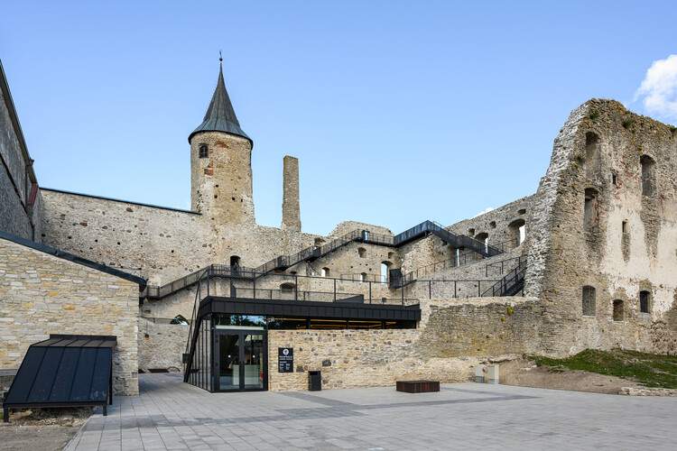 城墙之上：21 项对城堡与堡垒的当代改造干预 - 11 的图像 30