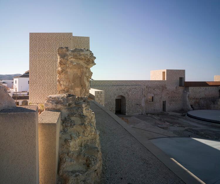 城墙之上：21 项对城堡与堡垒的当代改造干预 - 20 的图像 30