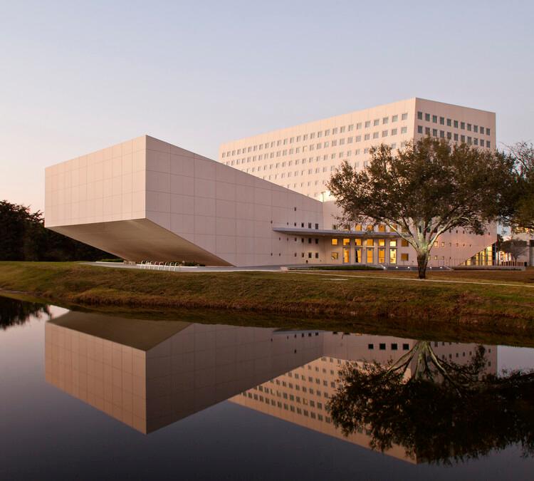 迈阿密建筑城市指南：塑造大西洋海岸热带密集风貌的22个项目 - 4 的图像 41