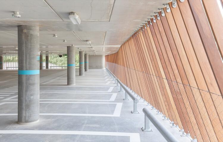 不止于停车：12 个重塑城市空间的停车楼项目 - 19 的图像 31