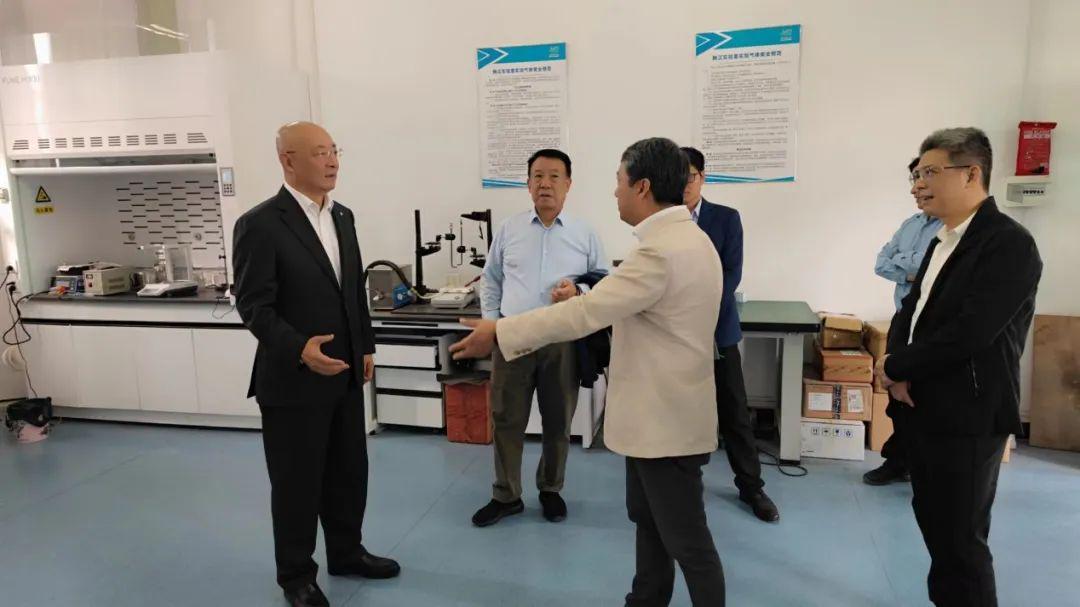 中国建材联合会会长调研潮州先进陶瓷发展(图2)