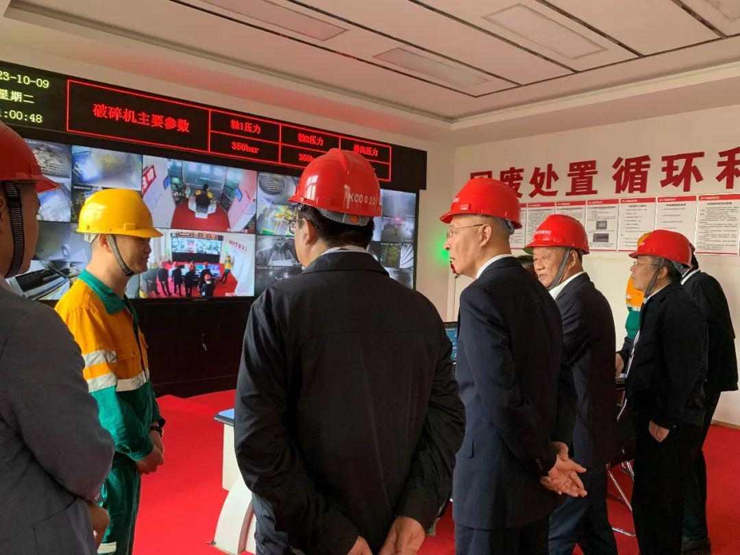 阎晓峰深入新疆建材企业调研 高质量发展路径引关注(图3)