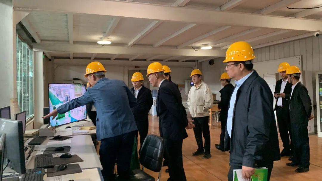 阎晓峰深入新疆建材企业调研 高质量发展路径引关注(图2)