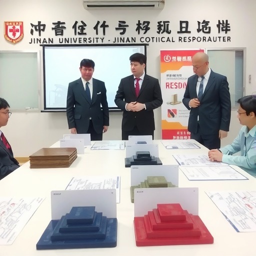 阎晓峰调研济南大学推动建材行业高质量发展(图2) 阎晓峰调研济南大学推动建材行业高质量发展(图2)